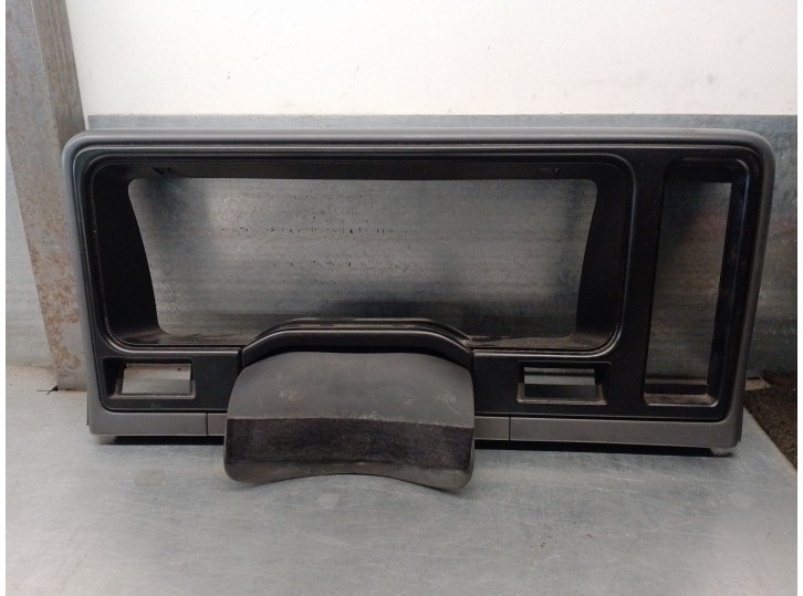 Recambio de embellecedor cuadro para ford sierra berlina referencia OEM IAM 90BB10A883AAW 90BB10A883AAW 