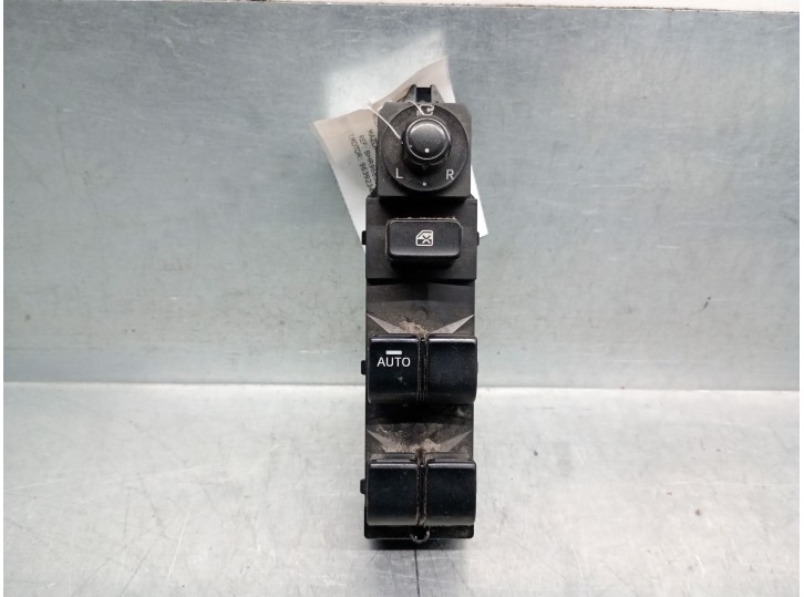 Replacement front left window regulator switch for Mazda 3 lim. (BL) 2.2 turbodiesel cat OEM IAM reference BHR966350A BHR966