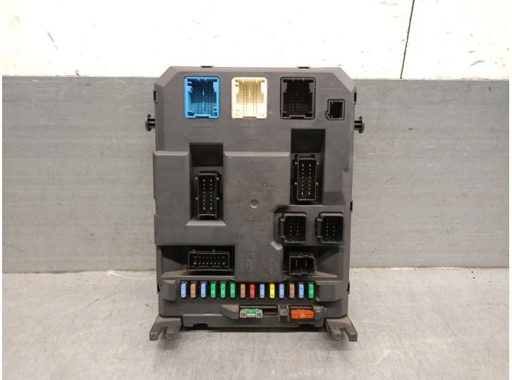 Recambio de caja reles / fusibles para peugeot 207 hdi referencia OEM IAM 9666951980 VALEO
