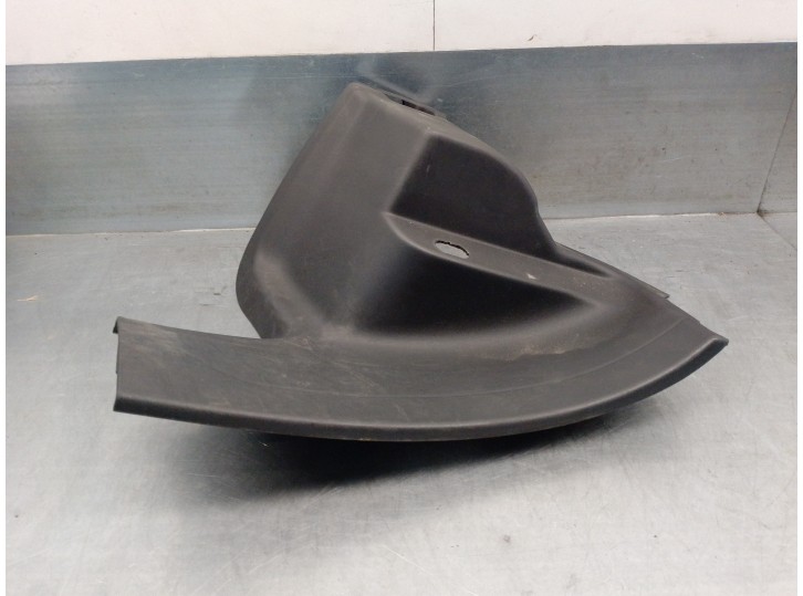 Recambio de molduras traseras para land rover range rover velar 2.0 diesel cat referencia OEM IAM HK8313245AF LR096824 