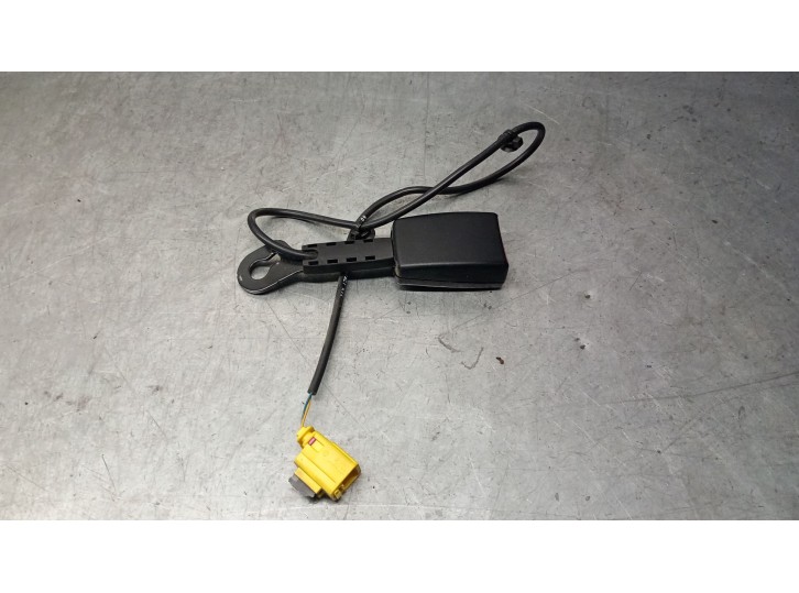 Recambio de enganche cinturon delantero izquierdo para porsche cayenne (9pa) 3.2 referencia OEM IAM 7L0857777C 95580301700 