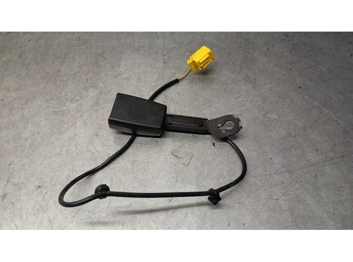 Recambio de enganche cinturon delantero derecho para porsche cayenne (9pa) 3.2 referencia OEM IAM 7L0857778C 95580301600 