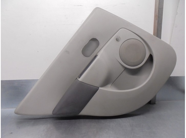 Recambio de guarnecido puerta trasera izquierda para renault modus 1.2 16v referencia OEM IAM 8200580876 8200580873 