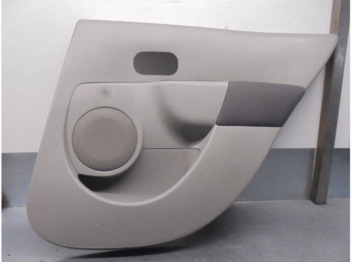 Recambio de guarnecido puerta trasera derecha para renault modus 1.2 16v referencia OEM IAM 8200580887  