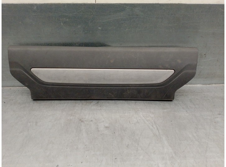 Recambio de molduras delanteras para land rover range rover velar 2.0 diesel cat referencia OEM IAM J8A213200BA LR092105 