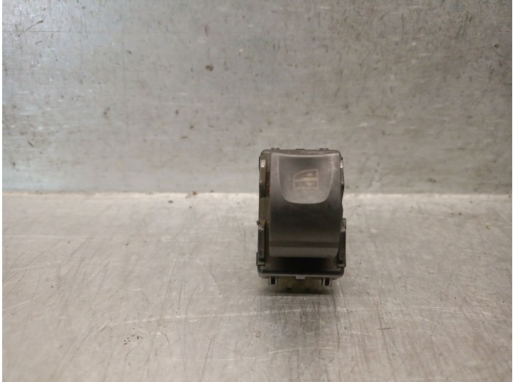 Recambio de mando elevalunas delantero derecho para renault renault master transpol iii master transpol referencia OEM IAM 25421