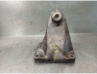 Replacement engine mount for Mercedes-Benz C-Class (W202) Sedan 2.5 20V Turbodiesel CAT OEM IAM reference 6042230004 
