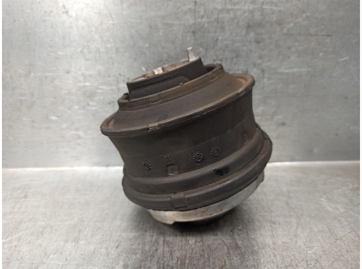 Replacement left engine mount for Mercedes-Benz C-Class (W202) saloon 2.5 20V turbodiesel cat OEM IAM reference A203240