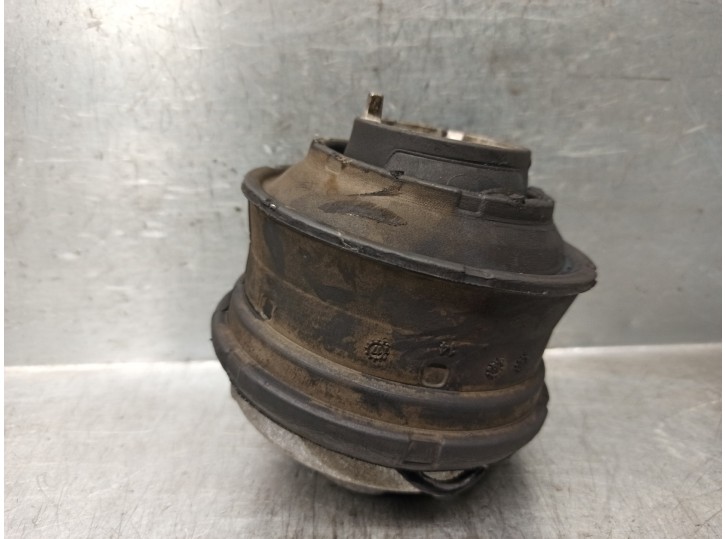 Replacement right engine mount for Mercedes-Benz C-Class (W202) Sedan 2.5 20V Turbodiesel CAT OEM IAM reference A20324006