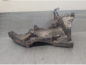 Recambio de soporte alternador para renault trafic caja cerrada (ab 4.01) 2.5 dci diesel cat referencia OEM IAM 8200183234 