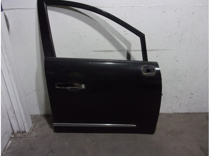 Replacement front right door for SsangYong Rodius 2.7 turbodiesel cat OEM IAM reference 4795843 BLACK 5 DOORS