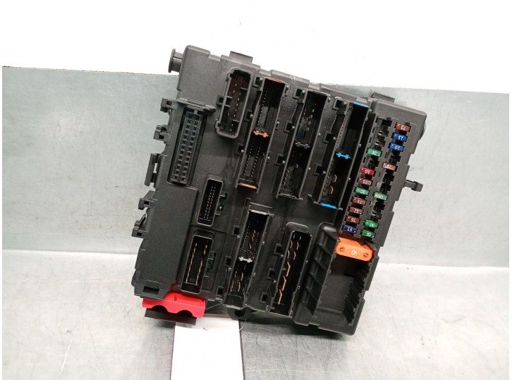 Recambio de caja reles / fusibles para saab 9-3 berlina 2.0 cat referencia OEM IAM 519070106  12804331