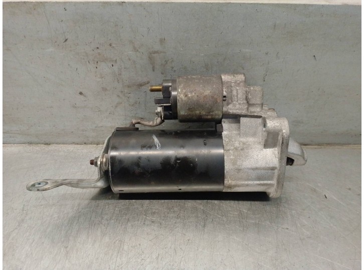 Replacement starter motor for Volvo S80 Sedan 2.9 OEM IAM reference 8111199 0001115007 BOSCH