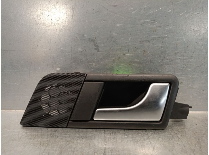 Replacement front right interior door handle for Audi A2 (8Z0) 1.4 TDI OEM IAM reference 8Z0837020 8Z0837020F 