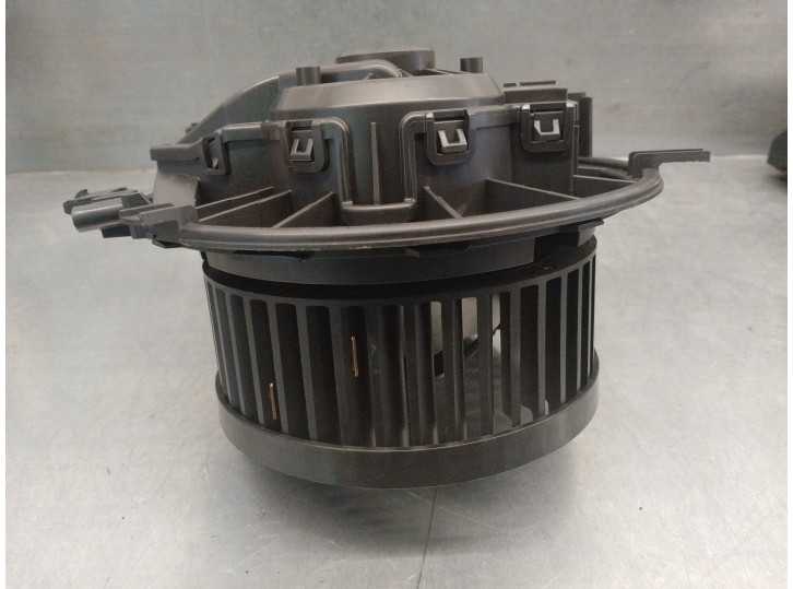 Recambio de motor calefaccion para volkswagen tiguan 2.0 tdi referencia OEM IAM 5WB819021A T72367C VALEO