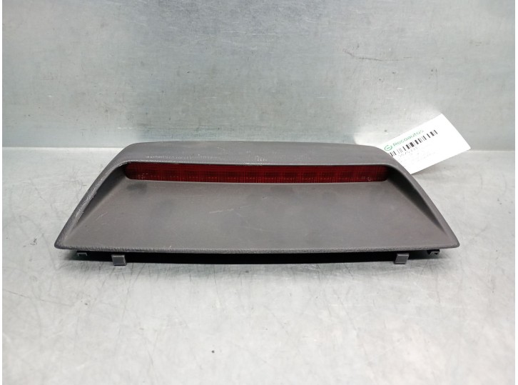 Replacement center brake light for Mazda 3 lim. (BL) 2.2 turbodiesel cat OEM IAM reference B45B51580A B45B51580A 