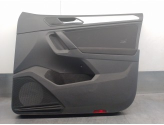 Recambio de guarnecido puerta delantera derecha para volkswagen tiguan 2.0 tdi referencia OEM IAM 5NC867012 5 PUERTAS