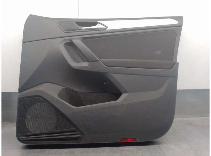 Recambio de guarnecido puerta delantera derecha para volkswagen tiguan 2.0 tdi referencia OEM IAM 5NC867012  5 PUERTAS