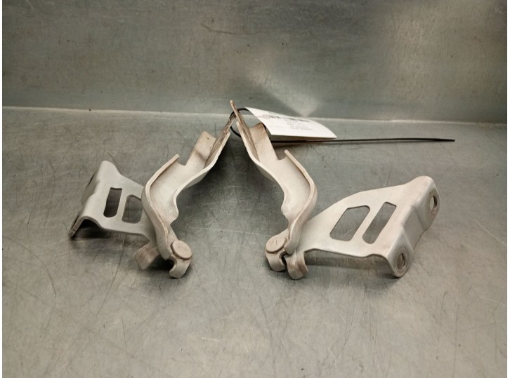 Recambio de bisagra capot para mazda 3 lim. (bl) 2.2 turbodiesel cat referencia OEM IAM B45A52410A B45A52410A 