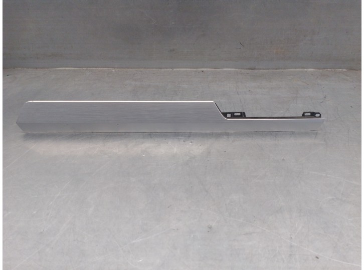 Recambio de moldura para volkswagen tiguan 2.0 tdi referencia OEM IAM 5NB858418  