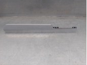 Replacement of molding for Volkswagen Tiguan 2.0 TDI OEM IAM reference 5NB858418 