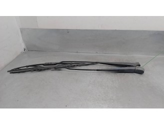 Recambio de brazo limpia delantero derecho para ford transit caja cerrada, corta (fy) (2000 =>) 2.4 tde referencia OEM IAM Y0151