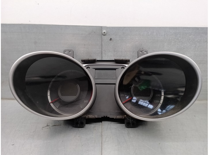 Recambio de cuadro instrumentos para hyundai ix35 1.7 crdi cat referencia OEM IAM 940032Y290  