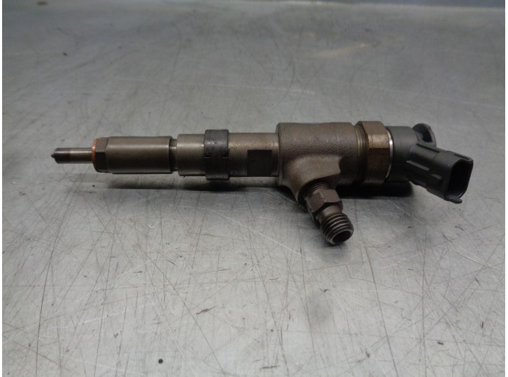 Recambio de inyector para peugeot 207 hdi fap referencia OEM IAM 565889 0445110252 BOSCH