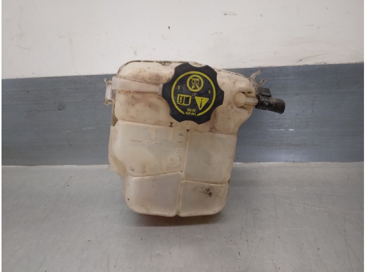 Replacement expansion tank for Opel Astra J saloon 1.7 16V CDTi OEM IAM reference 13393368 