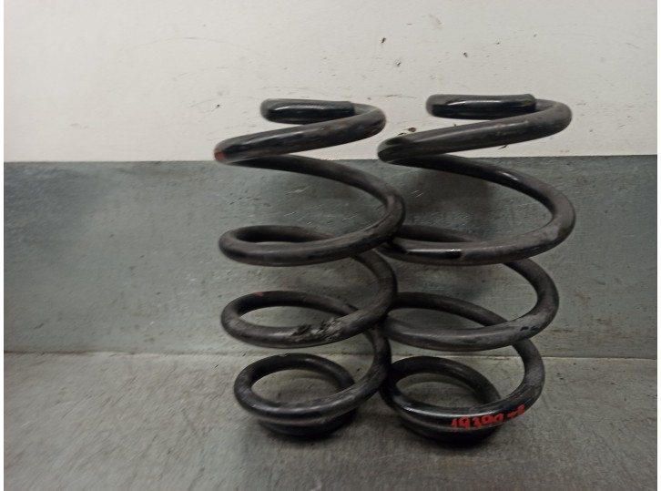 Replacement suspension spring for Nissan Juke (F15) 1.6 16V OEM IAM reference 550201KD0A 