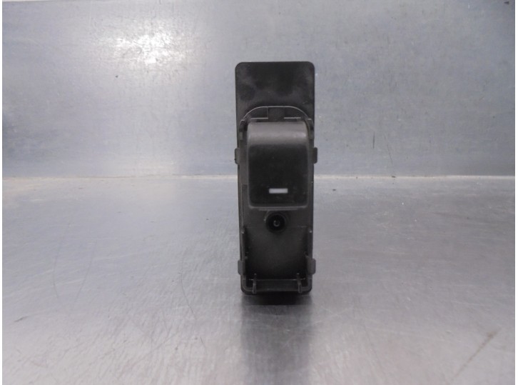 Replacement rear right window lift switch for Mazda CX-5 2.2 turbodiesel CAT OEM IAM reference KD4566380 