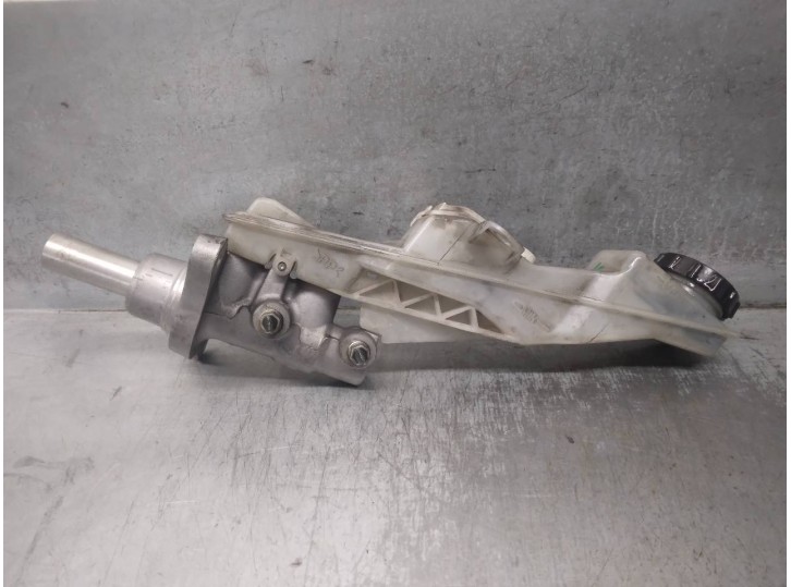 Brake master cylinder replacement for Mazda CX-5 2.2 turbodiesel CAT OEM IAM reference K1900 