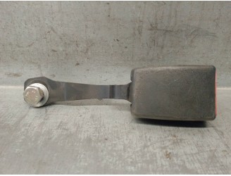 Recambio de enganche cinturon para skoda felicia berlina ( 791) 1.3 referencia OEM IAM 6U0857756A DEL DER. 5 PUERTAS