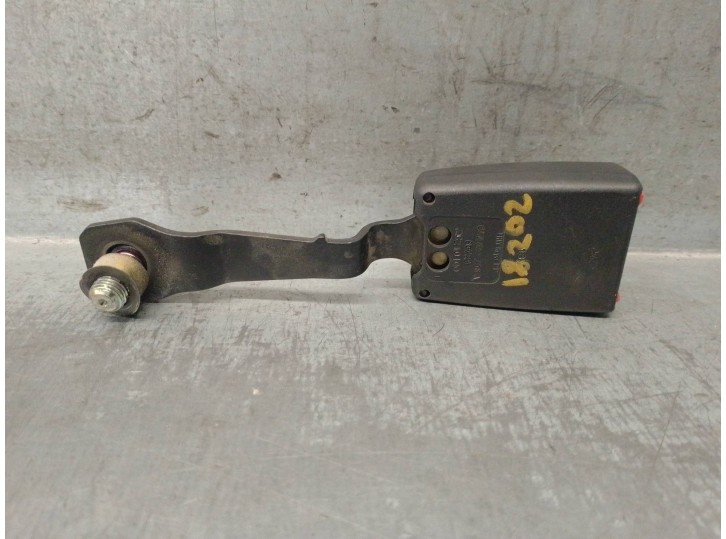 Recambio de enganche cinturon para skoda felicia berlina ( 791) 1.3 referencia OEM IAM 6U0857756A DEL IZQ. 5 PUERTAS