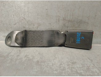 Recambio de enganche cinturon para skoda felicia berlina ( 791) 1.3 referencia OEM IAM C240100 TRAS CENTRAL 5 PUERTAS