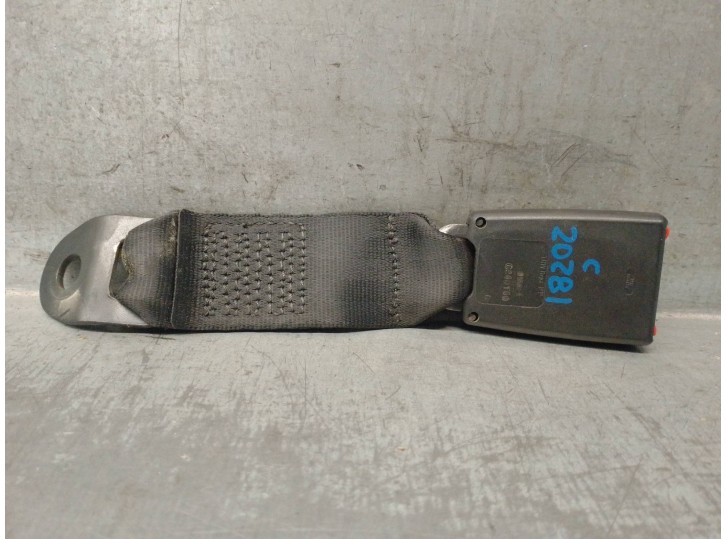 Recambio de enganche cinturon para skoda felicia berlina ( 791) 1.3 referencia OEM IAM C240100 TRAS CENTRAL 5 PUERTAS