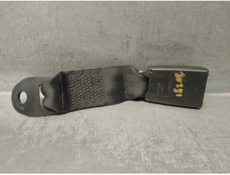 Recambio de enganche cinturon para skoda felicia berlina ( 791) 1.3 referencia OEM IAM C240100 TRAS CENTRAL 5 PUERTAS