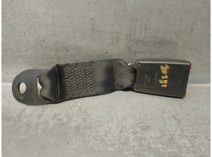 Recambio de enganche cinturon para skoda felicia berlina ( 791) 1.3 referencia OEM IAM C240100 TRAS CENTRAL 5 PUERTAS
