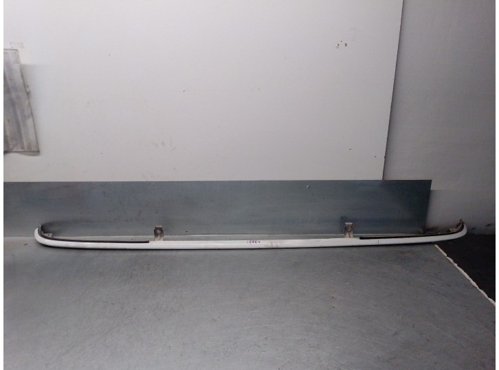 Recambio de molduras delanteras para renault 19 txi 1.7 referencia OEM IAM 7701367117 