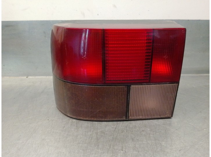 Recambio de piloto trasero izquierdo para renault 19 txi 1.7 referencia OEM IAM 7701033780 DE ALETA 5 PUERTAS
