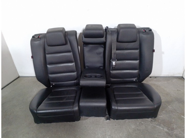 Recambio de asientos traseros para mazda cx-5 2.2 turbodiesel cat referencia OEM IAM KD515725XT02 CUERO NEGRO 5 PUERTAS