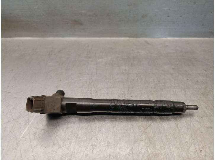 Replacement injector for Mazda 3 Saloon (BL) 2.2 Turbodiesel CAT OEM IAM reference SH0113H50 DENSO