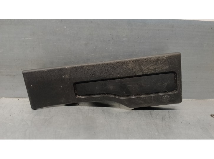 Recambio de embellecedor para land rover evoque 2.2 sd4 cat referencia OEM IAM BJ3213245AE BJ3213245AE 