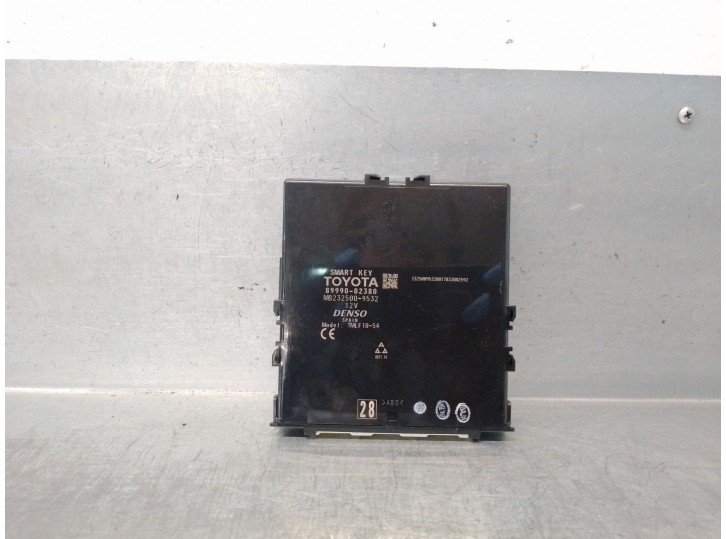 Recambio de centralita cierre para toyota auris 1.8 16v (híbrido) referencia OEM IAM 8999002380 SISTEM CIERRE DENSO