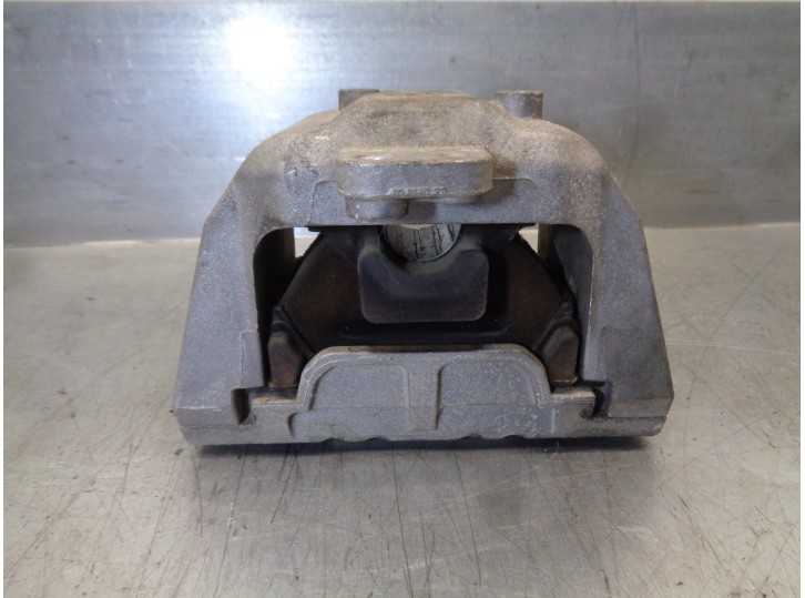 Replacement right engine mount for Skoda Octavia sedan (1U2) 1.9 TDI OEM IAM reference 1J0199262BF 