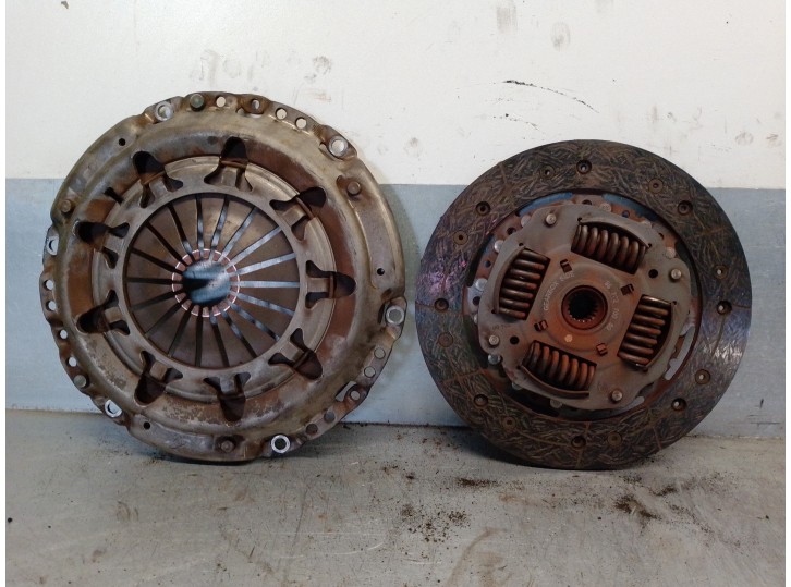 Replacement clutch kit for Citroën C3 Picasso 1.6 16V HDI OEM IAM reference 2004AV 9653909880 LUK