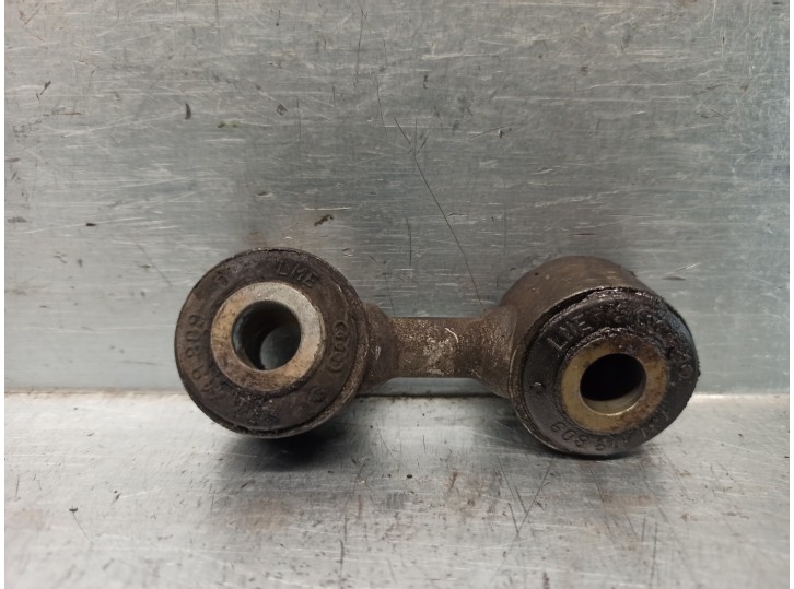 Recambio de bieleta estabilizadora trasera derecha para audi a8 (d2) 4.2 v8 32v referencia OEM IAM 4D0505548C 