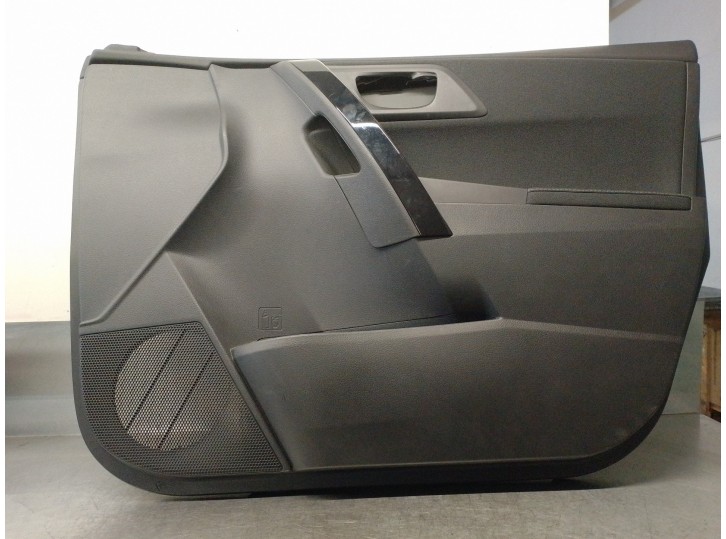 Recambio de guarnecido puerta delantera derecha para toyota auris 1.8 16v (híbrido) referencia OEM IAM 6761002V00C6 5 PUERTAS