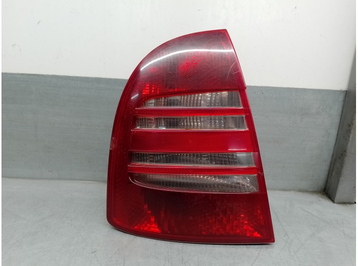 Recambio de piloto trasero izquierdo para skoda superb (3u4) 1.9 tdi referencia OEM IAM 3U5945111  4 PUERTAS