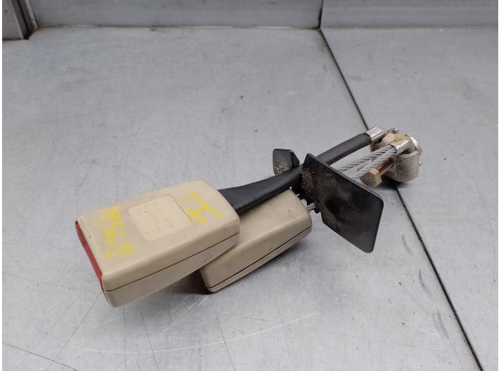 Recambio de enganche cinturon para skoda superb (3u4) 1.9 tdi referencia OEM IAM 3B0857739C TRA IZQ 4 PUERTAS